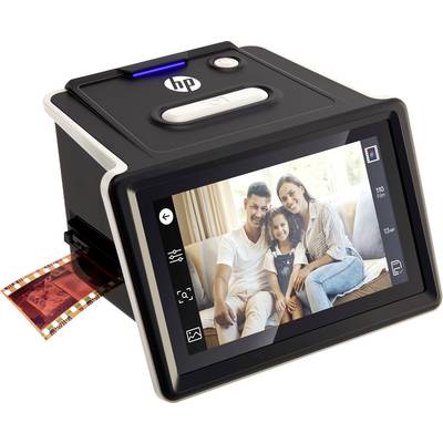 Un scanner numérique affichant une photo de famille sur son écran, avec une bande de film partiellement insérée sur le côté.
