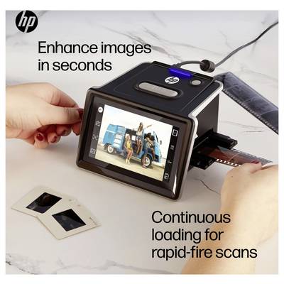 Une photo d'un scanner de film améliorant une image sur son écran. Le texte lit « Améliorer les images en quelques secondes » et « Chargement continu pour des numérisations rapides. »