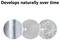 « Se développe naturellement au fil du temps » avec trois cercles montrant des surfaces métalliques : brillante, patine en formation, et complètement patinée, reliés par des flèches.
