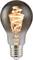 Une ampoule LED de style vintage avec un filament spiralé visible brille d'une lumière chaude, mettant en évidence son design et son efficacité énergétique.