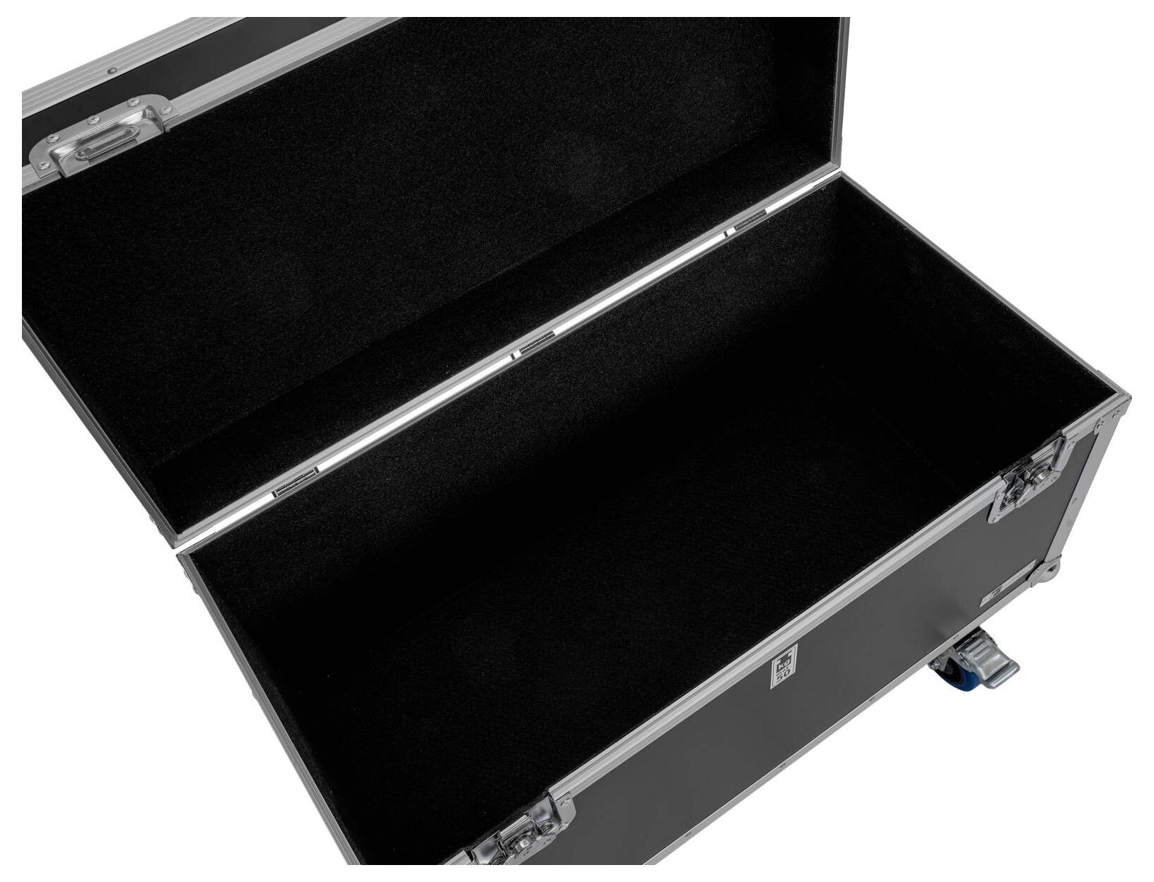 Un coffre de rangement noir ouvert et vide avec un cadre métallique robuste, révélant un intérieur spacieux. Le couvercle est à charnière et l'extérieur possède des bords métalliques.