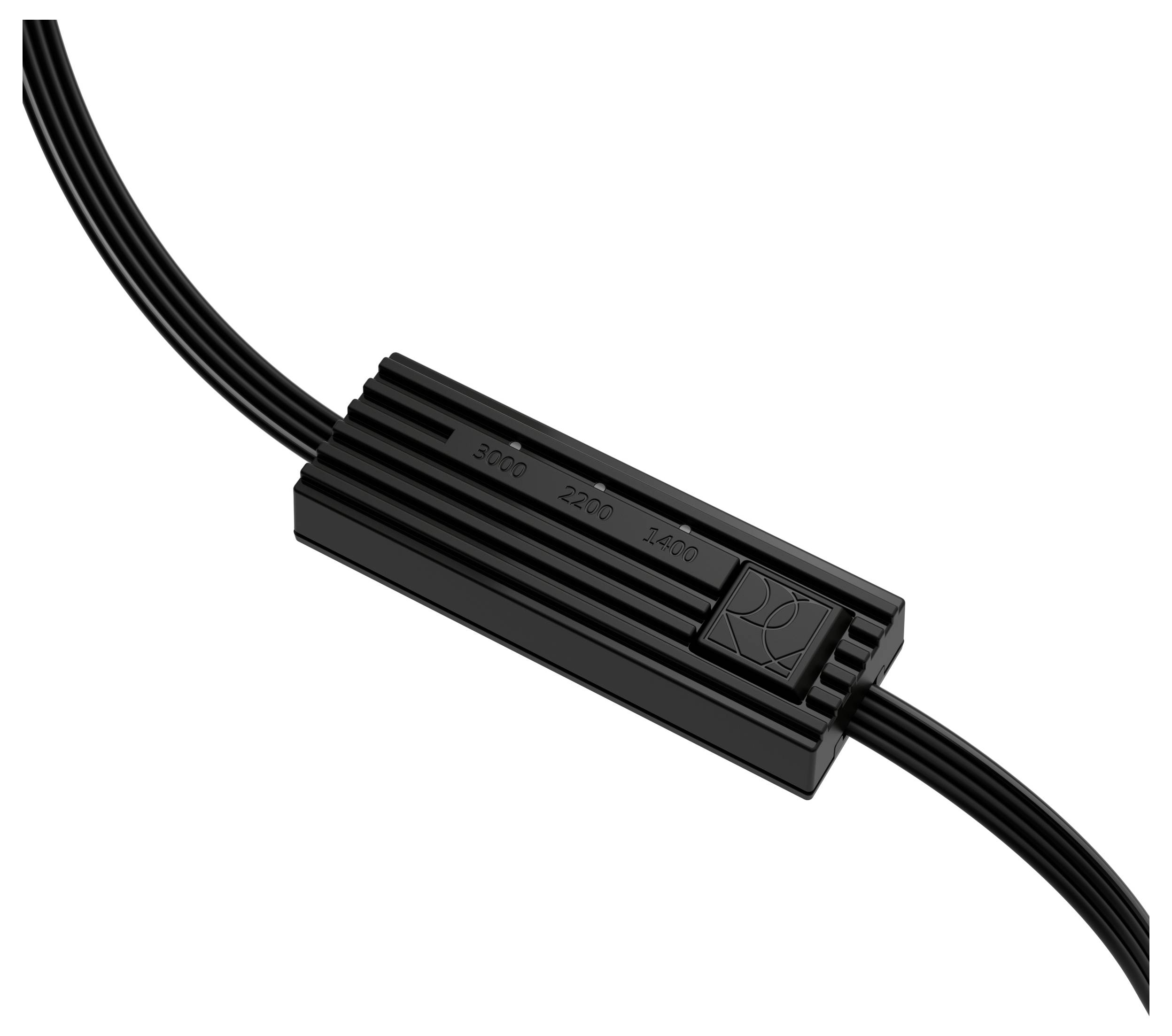 Un connecteur en ligne noir avec un design nervuré reliant deux câbles, utilisé pour les connexions électriques, apparaît isolé sur un fond blanc.