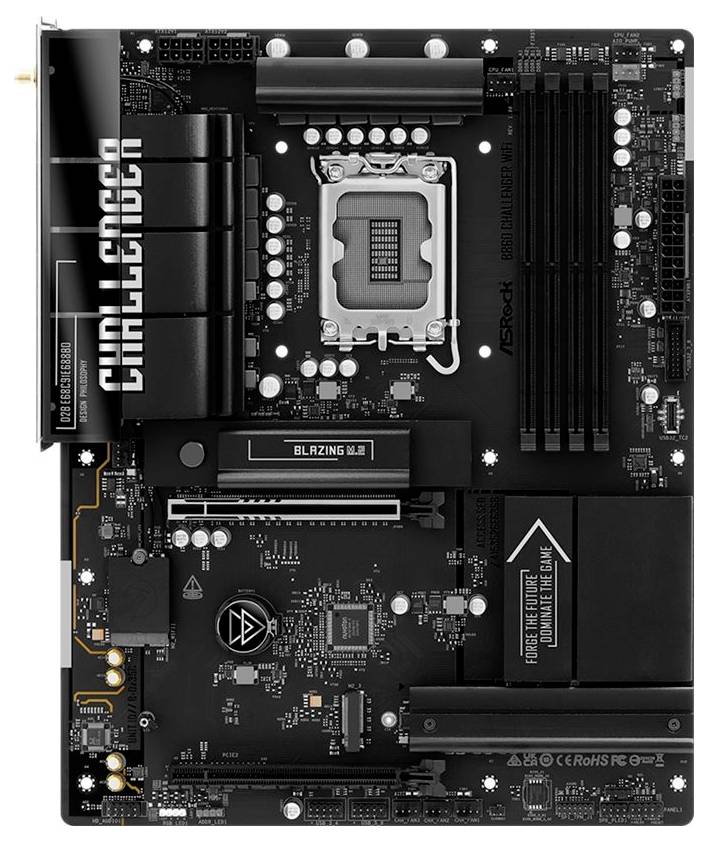 Une carte mère ASRock noire avec un dissipateur thermique argenté étiqueté « CHALLENGER » et des emplacements pour des composants tels que la RAM et un processeur.