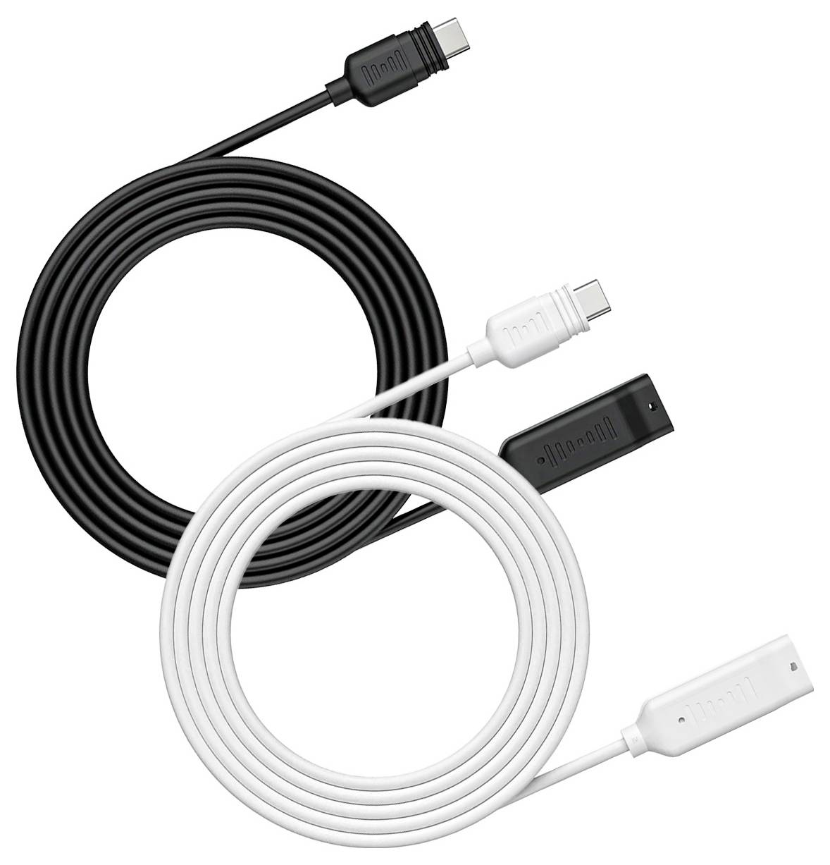 Deux câbles enroulés, l'un noir et l'autre blanc, chacun avec des connecteurs USB-C d'un côté et des connecteurs USB-A de l'autre, disposés côte à côte.