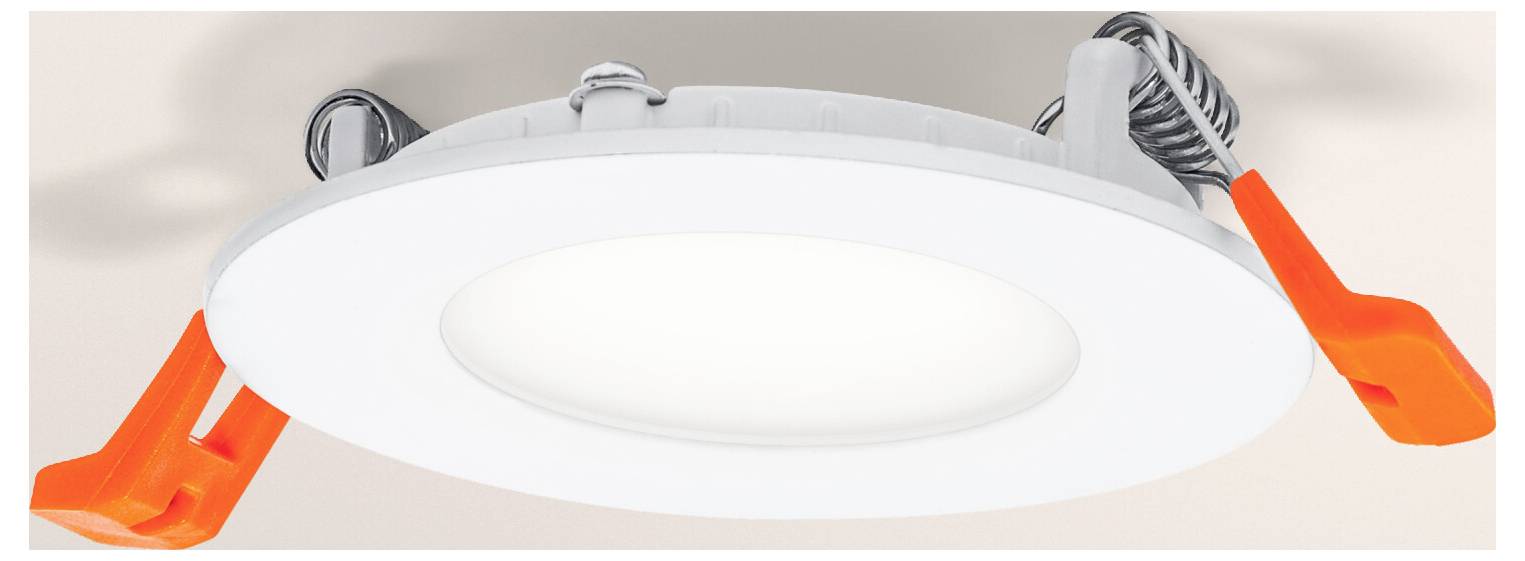 Une lampe de plafond LED ronde et blanche avec deux clips orange vif de chaque côté, présentée sur un fond neutre.