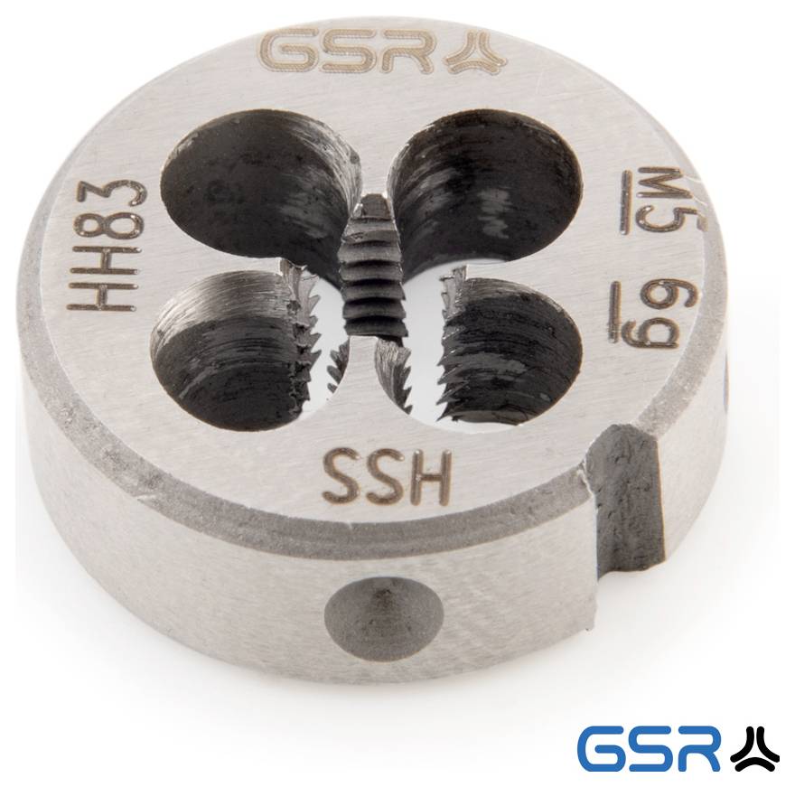 Trois outils de taraudage métalliques placés côte à côte, utilisés pour créer des filetages dans les matériaux, avec le logo « GSR » dans le coin inférieur droit.