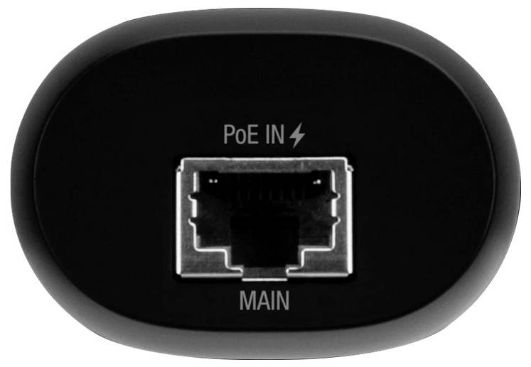Gros plan d'un port Ethernet étiqueté « PoE IN MAIN », indiquant une entrée Power over Ethernet pour les appareils réseau.