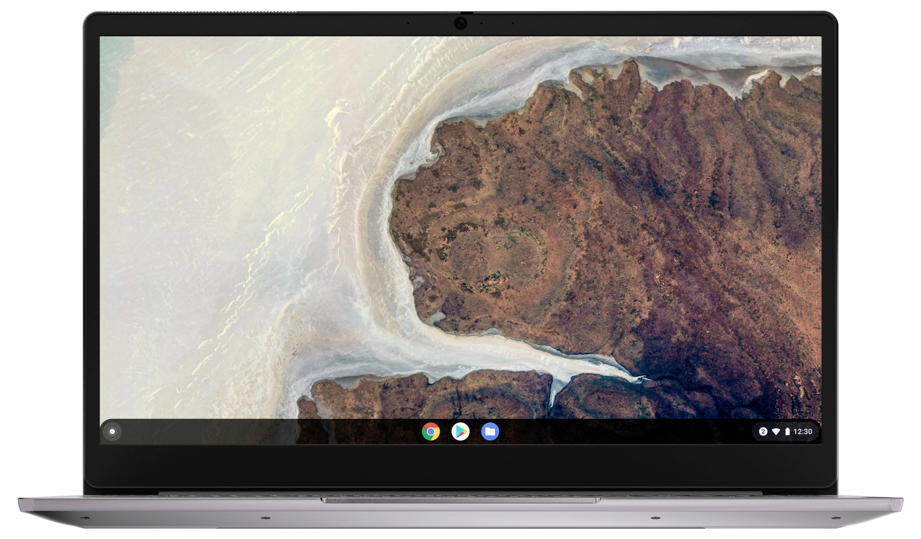 Un ordinateur portable affichant une image satellitaire de la Terre, montrant un paysage accidenté de couleur rouille avec une rivière qui le traverse.