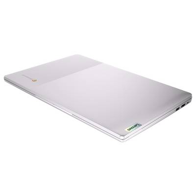 Chromebook Lenovo argenté fermé avec logo dans le coin supérieur, vue en angle, montrant un profil fin et des ports sur le côté.