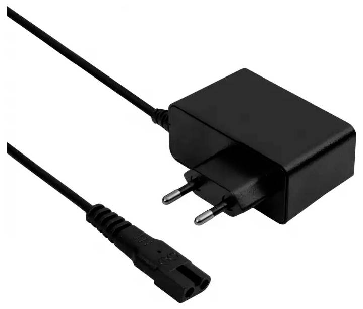 Un adaptateur secteur noir avec une fiche bipolaire de type européen et un câble attaché repose sur un fond blanc.