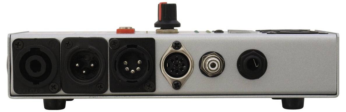 'Image d'un panneau arrière d'une interface audio présentant diverses ports d'entrée/sortie, notamment des connecteurs XLR, MIDI et des prises quart de pouce.'