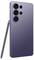 Un smartphone avec un dos violet et trois objectifs de caméra principaux aux côtés d'un stylet.