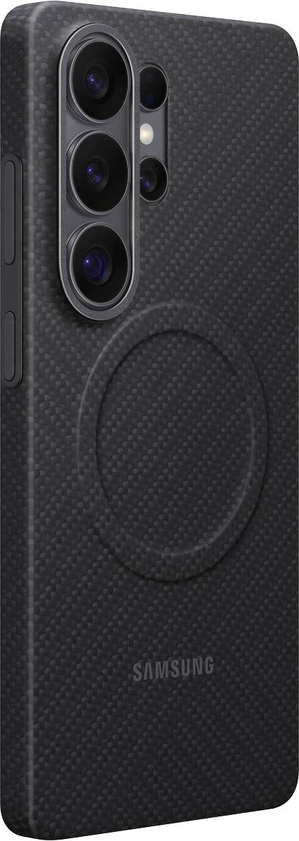 Un smartphone Samsung noir avec trois caméras à l'arrière dans un étui en aramide, présentant un support de type MagSafe circulaire au centre.
