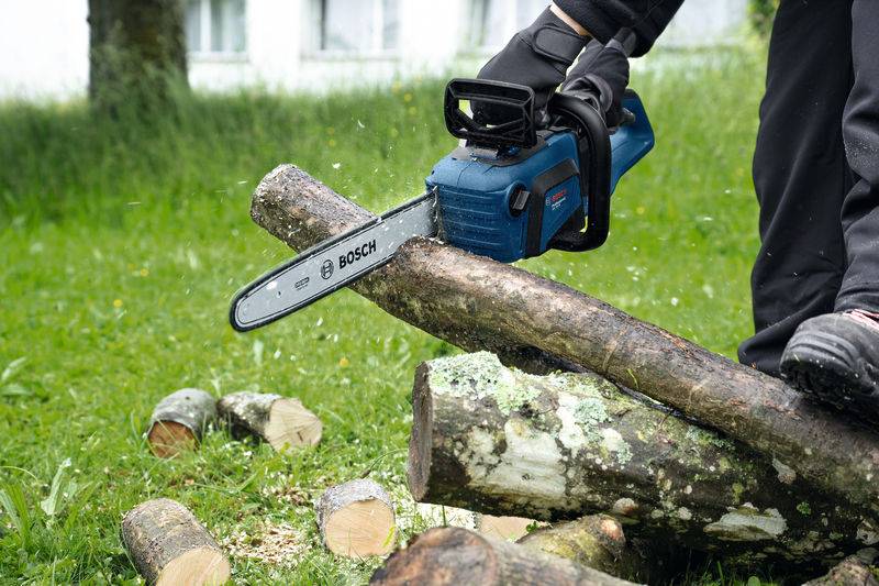 Bosch Professional sans fil Tronçonneuse sans fil avec batterie-11