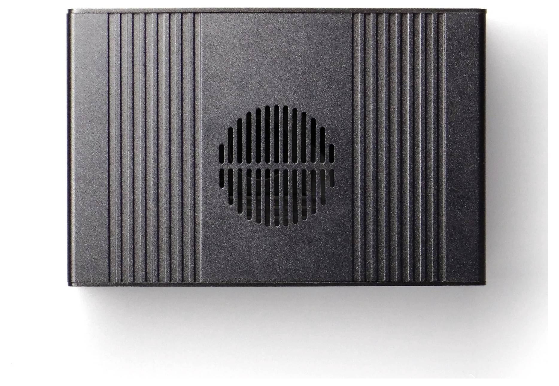 Un petit appareil noir portant la marque « smaatex », doté de plusieurs ports : alimentation, HDMI, deux ports USB et un port Ethernet.