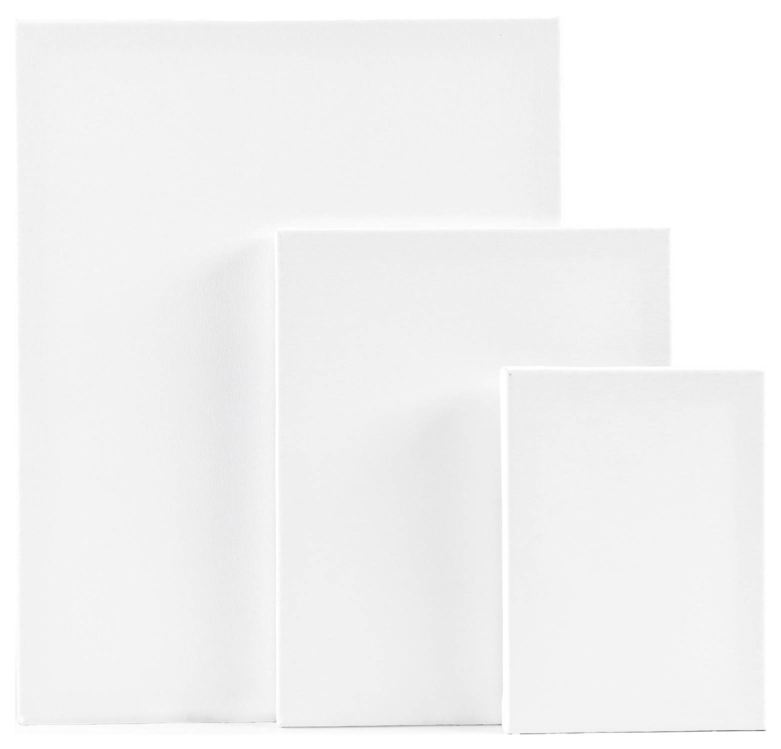Trois toiles blanches vierges de tailles différentes sont disposées verticalement.