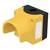 Un bouton poussoir industriel jaune avec un capot de protection, utilisé pour les arrêts d'urgence dans le fonctionnement des machines.