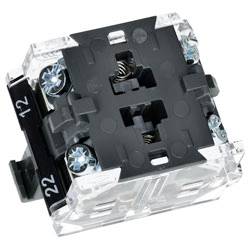 Une image en gros plan d'un composant électrique transparent et noir avec deux vis de chaque côté, probablement utilisé pour les connexions de circuits.