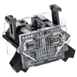 'Un composant électrique noir translucide avec des spécifications techniques imprimées sur sa surface, présentant des connecteurs et une forme rectangulaire.'