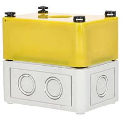 Une boîte de jonction électrique jaune et grise avec plusieurs points d'entrée de câbles et quatre vis de montage visibles sur le dessus.