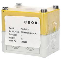 Un dispositif électronique jaune et gris avec des détails d'étiquette : « eao, Typ-Nr. 704.945.8, Art.-Nr./Vers. 0704945.8/Vers. A, Stückzahl 1, 320211, Ident.-Nr. 259288 ».