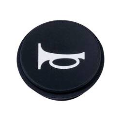 Un bouton rond noir avec un symbole de klaxon blanc, généralement situé sur le klaxon d'une voiture.