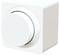Un gros plan d'un bouton de contrôle de volume blanc de forme rectangulaire sur un mur, légèrement incliné, mettant en évidence sa surface lisse et son design minimaliste.