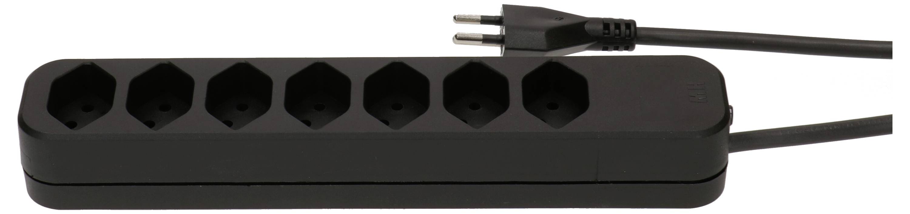 Une multiprise noire avec six prises et une fiche bipolaire attachée à un cordon.