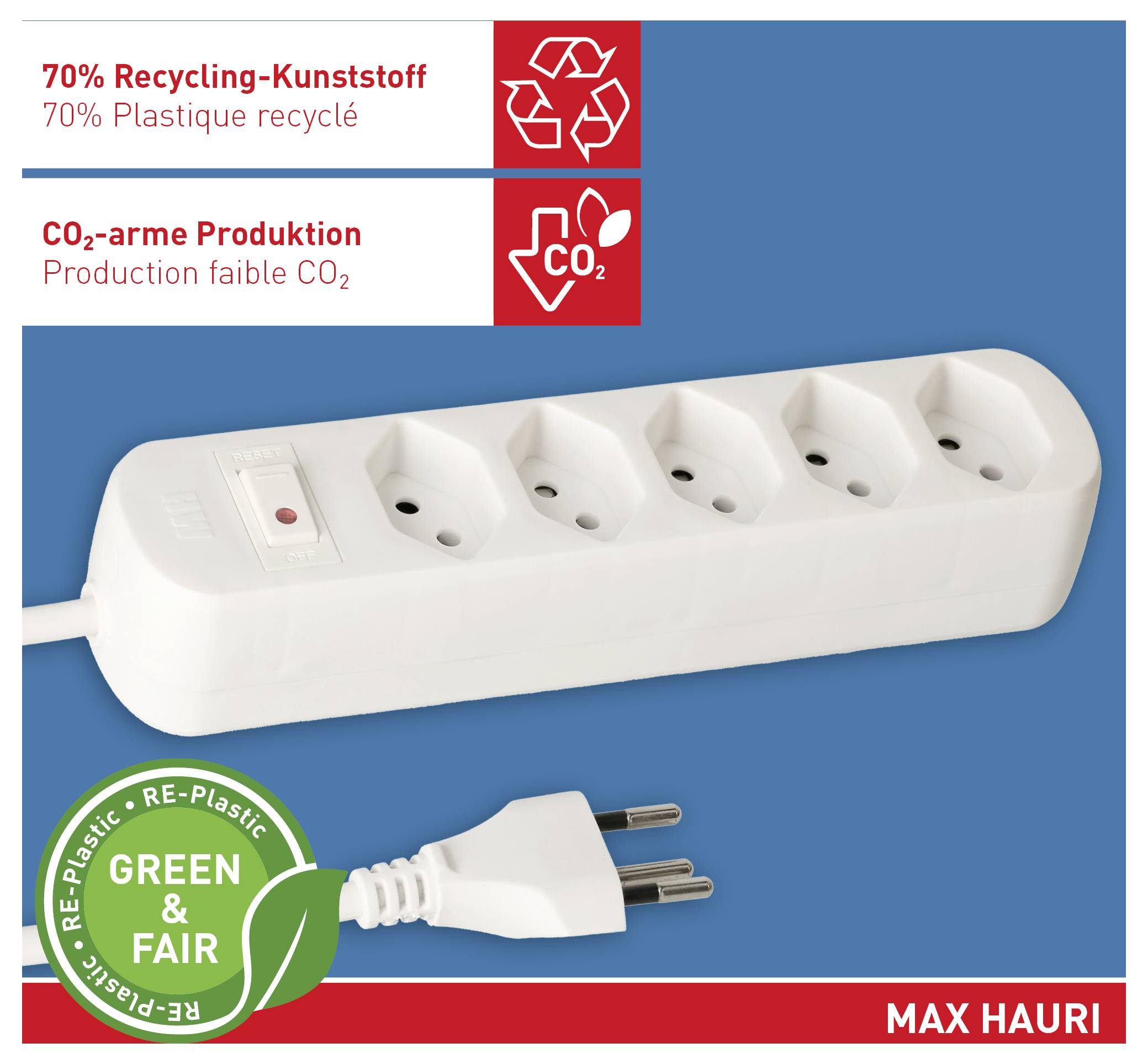 Un adaptateur double prise blanc avec une étiquette indiquant une capacité de rotation de « 320° » et une certification écologique « Green & Fair ».
