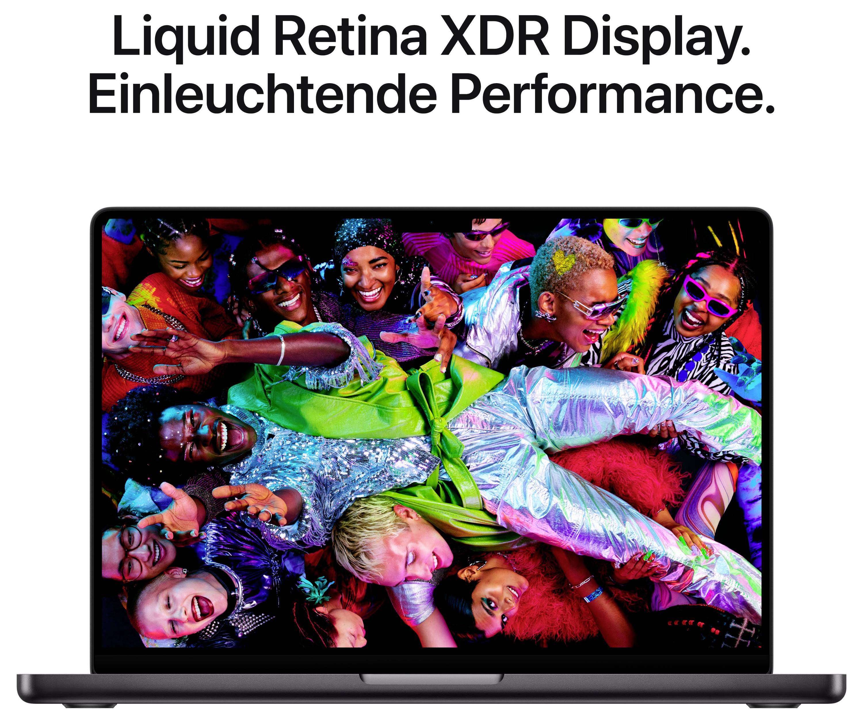 Un groupe de personnes joyeuses vêtues de vêtements colorés et voyants sur un écran d'ordinateur portable portant l'inscription « Liquid Retina XDR Display ».
