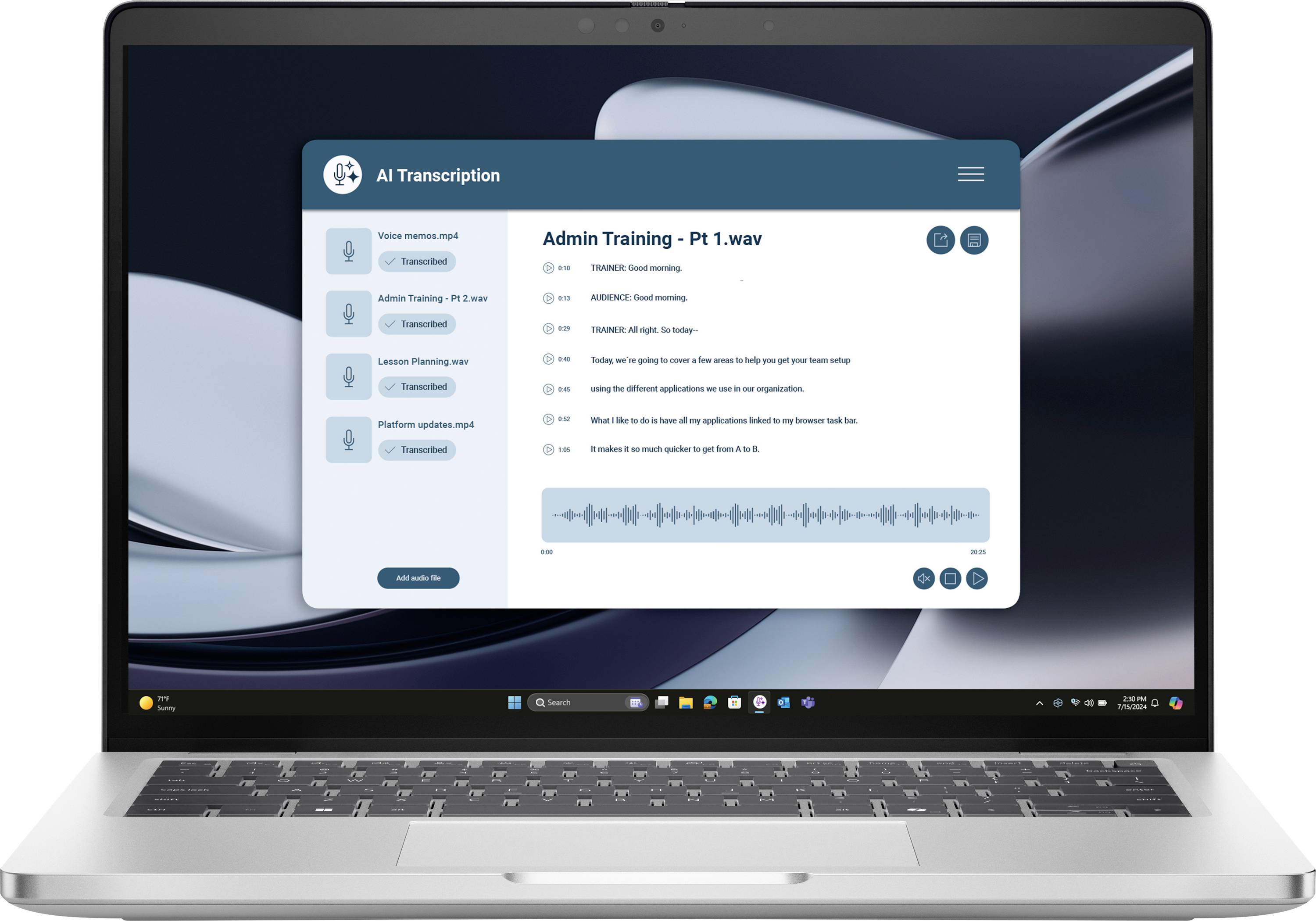 Un ordinateur portable affichant une interface logicielle de transcription IA avec une liste de fichiers audio, des commandes de lecture et un graphique de forme d'onde.