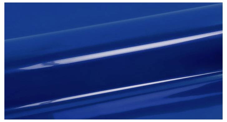 Un gros plan d'une surface bleue brillante et réfléchissante avec des lignes horizontales, créant une apparence abstraite et brillante.