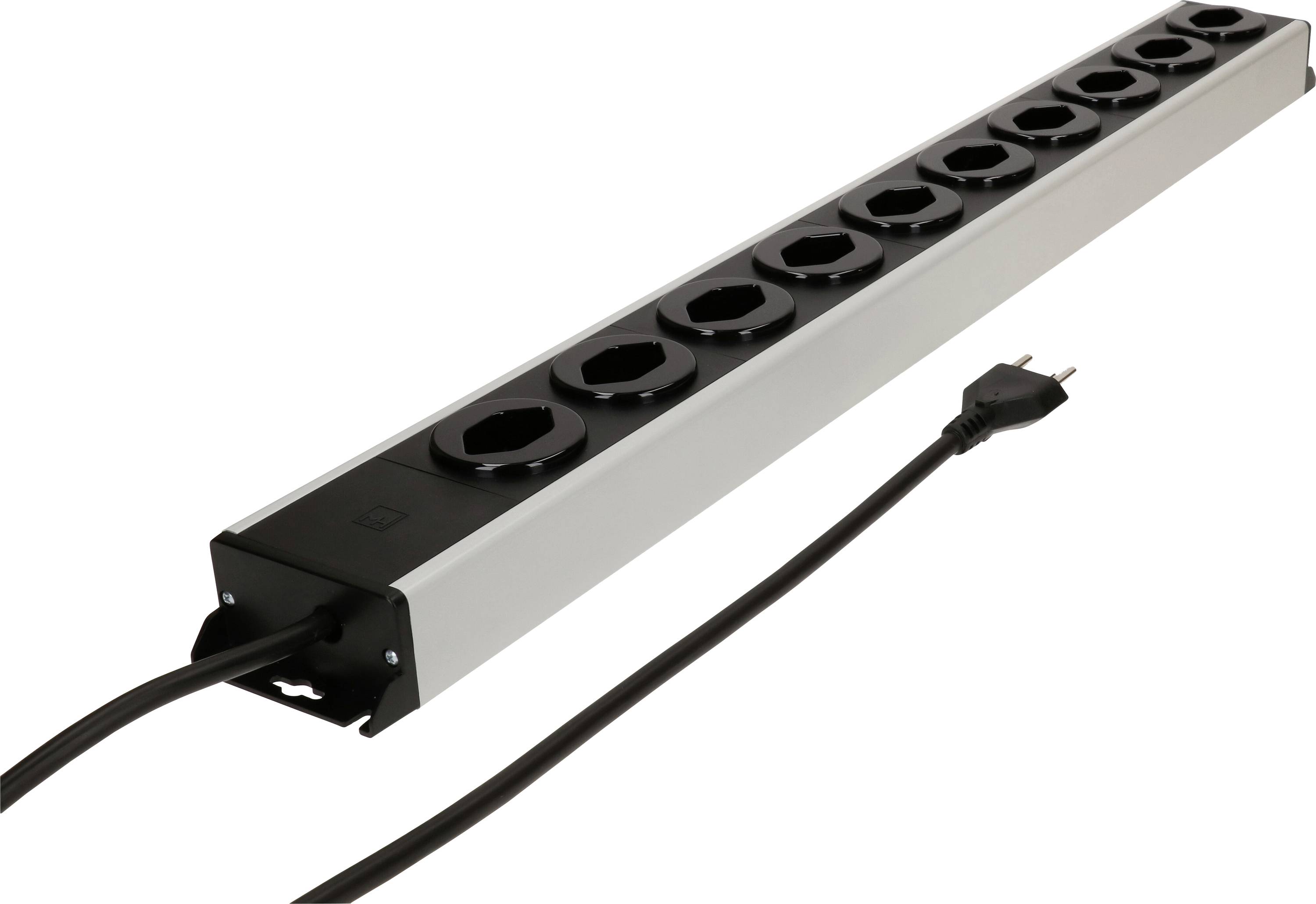 Une multiprise avec dix prises noires et un long cordon est visible sur un fond blanc, destinée à plusieurs connexions électroniques.
