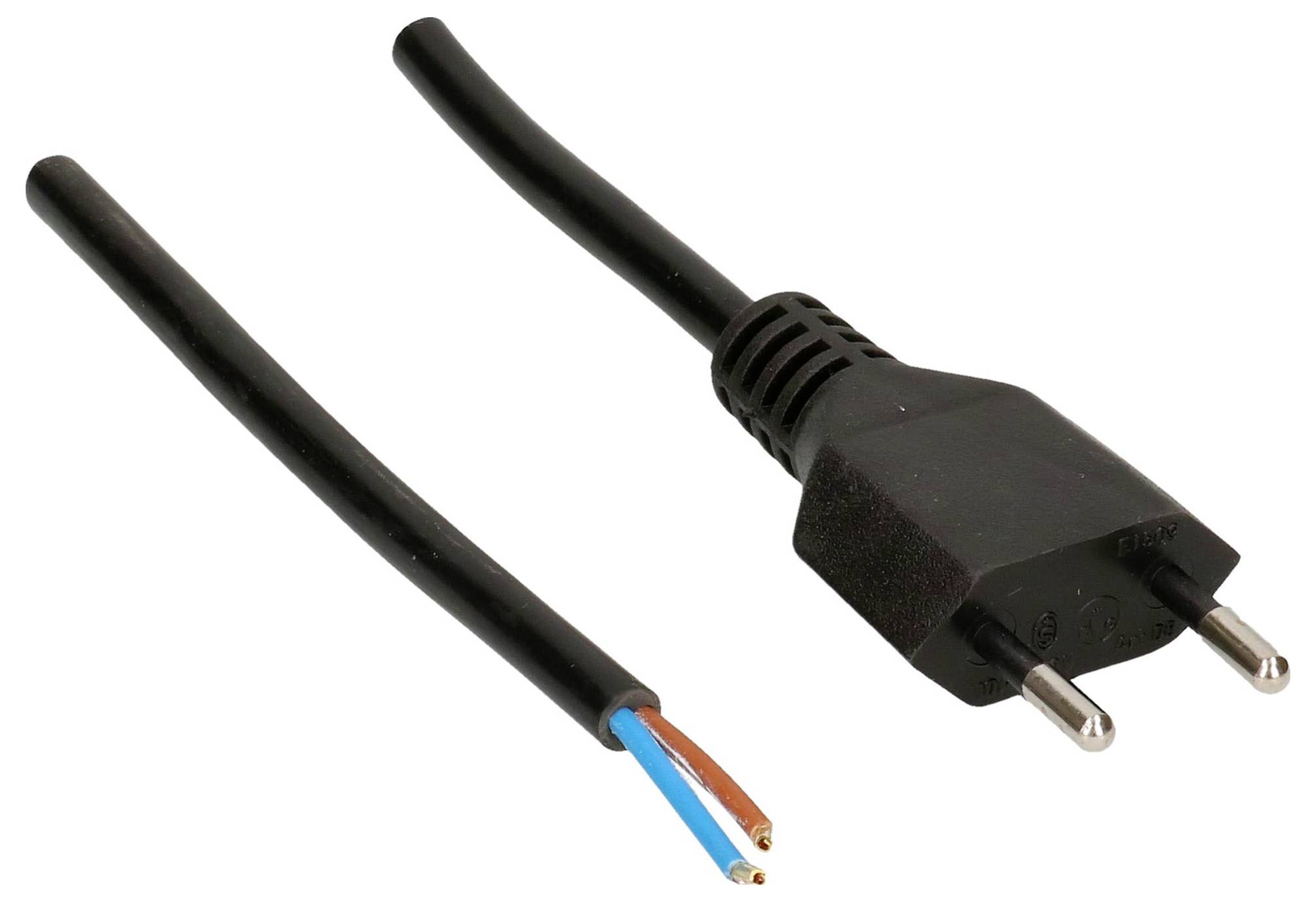 Une prise électrique noire et un cordon avec des fils exposés, présentant une isolation bleue et marron, reposent sur un fond blanc.