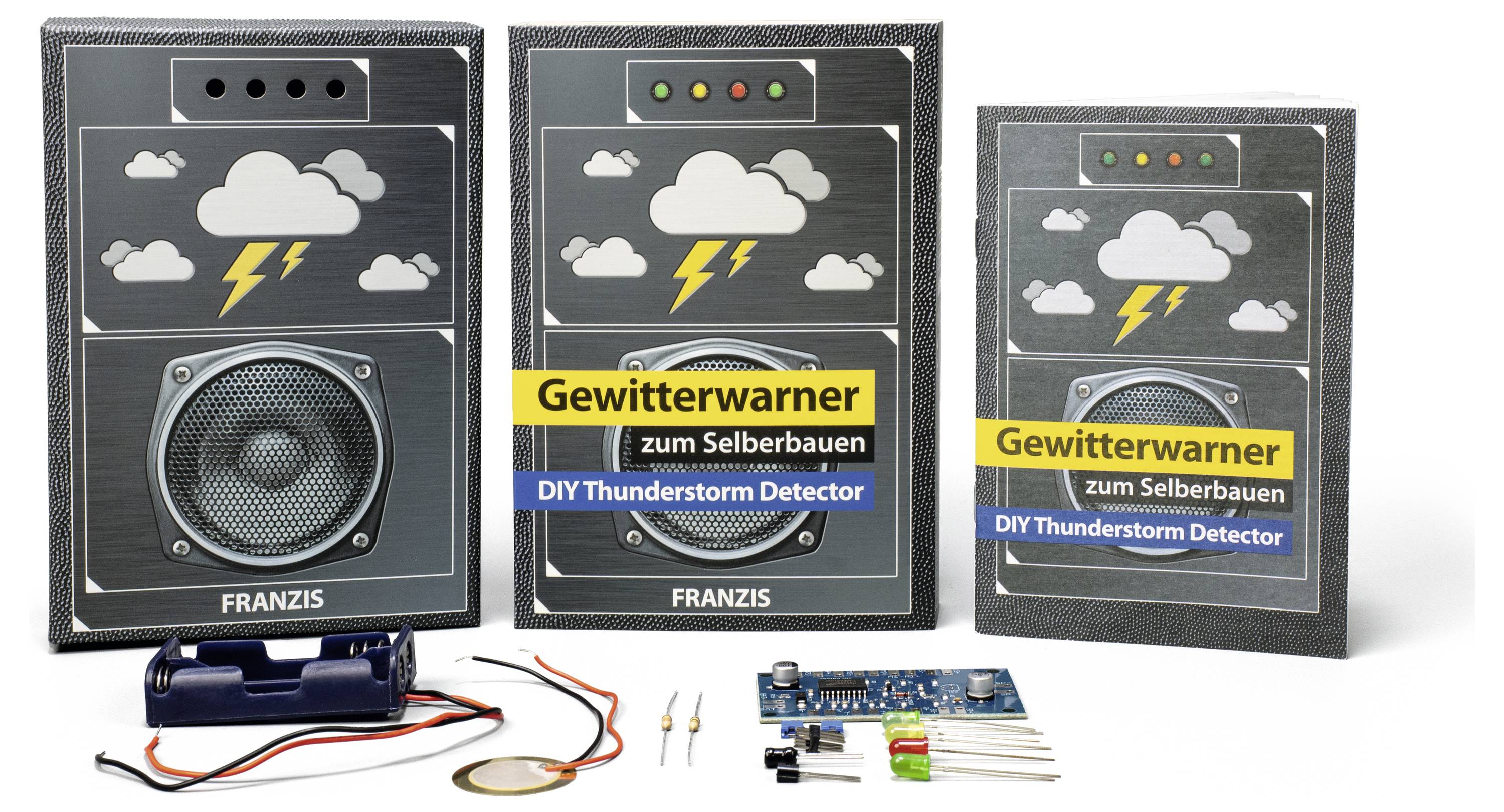 Le kit « Détecteur d'orages à faire soi-même » comprend deux grandes boîtes et une petite boîte contenant des composants de circuit tels que des fils, des sondes et une carte électronique.