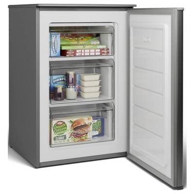 Congélateur ouvert rempli d'aliments surgelés, de récipients empilés, de crème glacée et d'un repas burger, présenté dans un meuble blanc et gris.