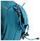 Un gros plan d'un sac à dos bleu-vert montrant des sangles ajustables et des boucles, mettant en évidence la fonctionnalité du sac et sa conception robuste pour une utilisation en plein air.