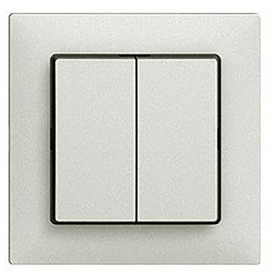 « Un interrupteur double sur une plaque murale beige. »