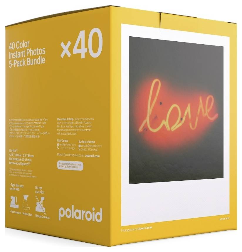 Boîte Polaroid jaune avec le texte « 40 photos instantanées en couleur - Ensemble de 5 packs » et une image d'enseigne néon « love ».