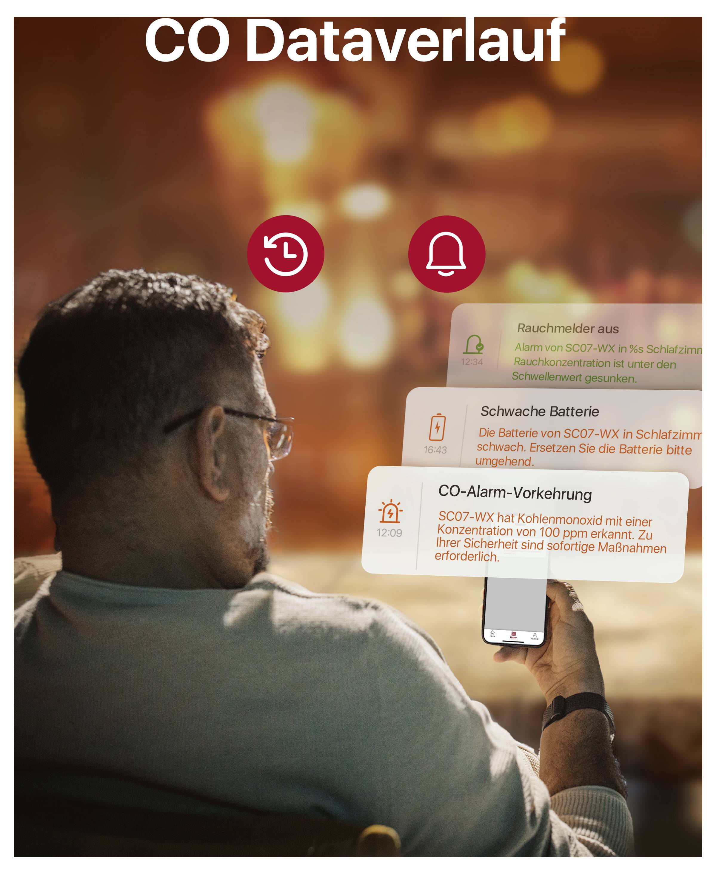 Un homme regarde plusieurs messages d'alerte sur son smartphone concernant les détecteurs de fumée, la batterie faible et un avertissement préalable d'alarme CO.