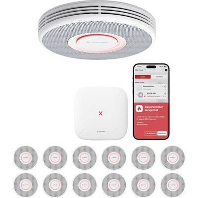 Système intelligent de détecteur de fumée avec détecteur montés au plafond, central de commande et application smartphone affichant l'alerte « Détecteur de fumée déclenché ».