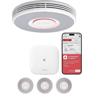 Un système intelligent de détecteur de fumée est affiché avec un appareil principal, trois unités plus petites et un smartphone affichant une notification d'alerte fumée.