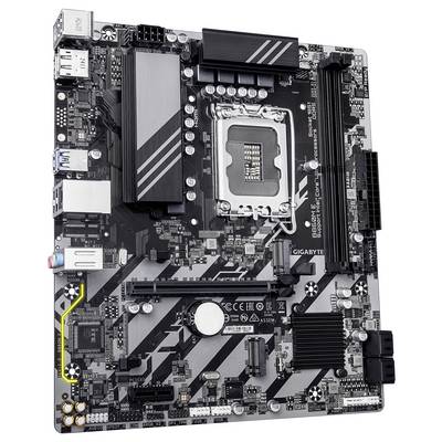 Une carte mère d'ordinateur affichant divers ports, emplacements et composants, y compris le socket du processeur, les emplacements RAM et les emplacements PCIe, utilisée pour construire un PC.
