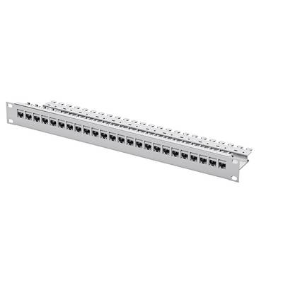Un panneau de brassage réseau 24 ports avec des prises RJ45 Ethernet numérotées montées dans un cadre métallique de style rack.