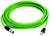 Câble Ethernet enroulé vert vif avec un connecteur métallique à une extrémité et une prise RJ45 à l'autre extrémité.