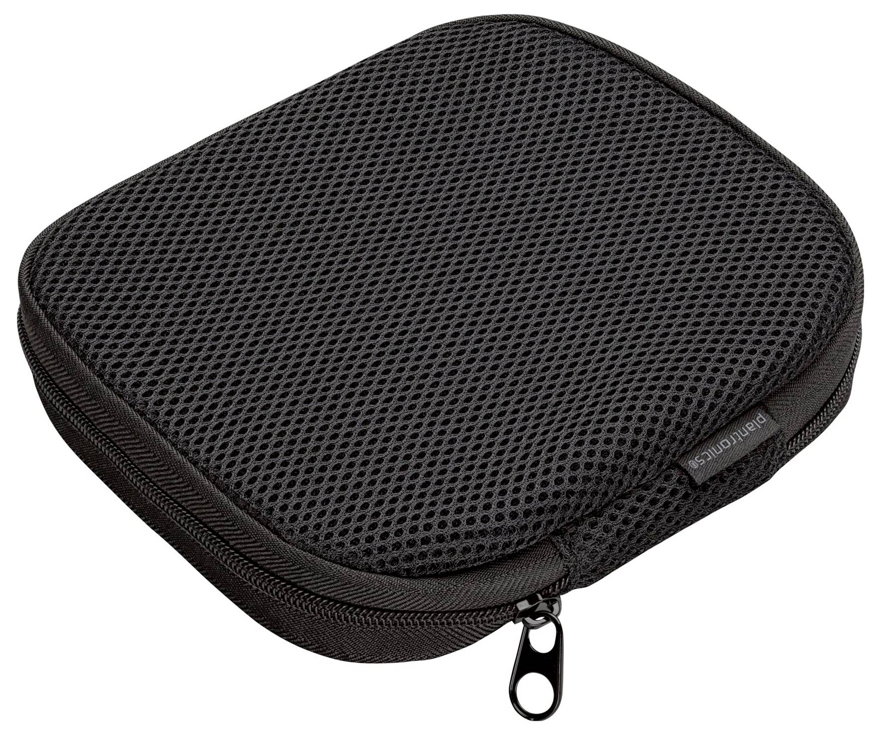 Une pochette carrée, noire, à mailles avec fermeture éclair et une petite étiquette d'identification sur le côté, utilisée pour le rangement ou l'organisation.