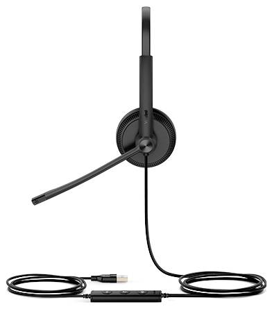 Un casque USB noir à serre-tête avec un microphone à perche et une unité de contrôle intégrée au câble, dotée de boutons de volume et d'appel sur le câble.