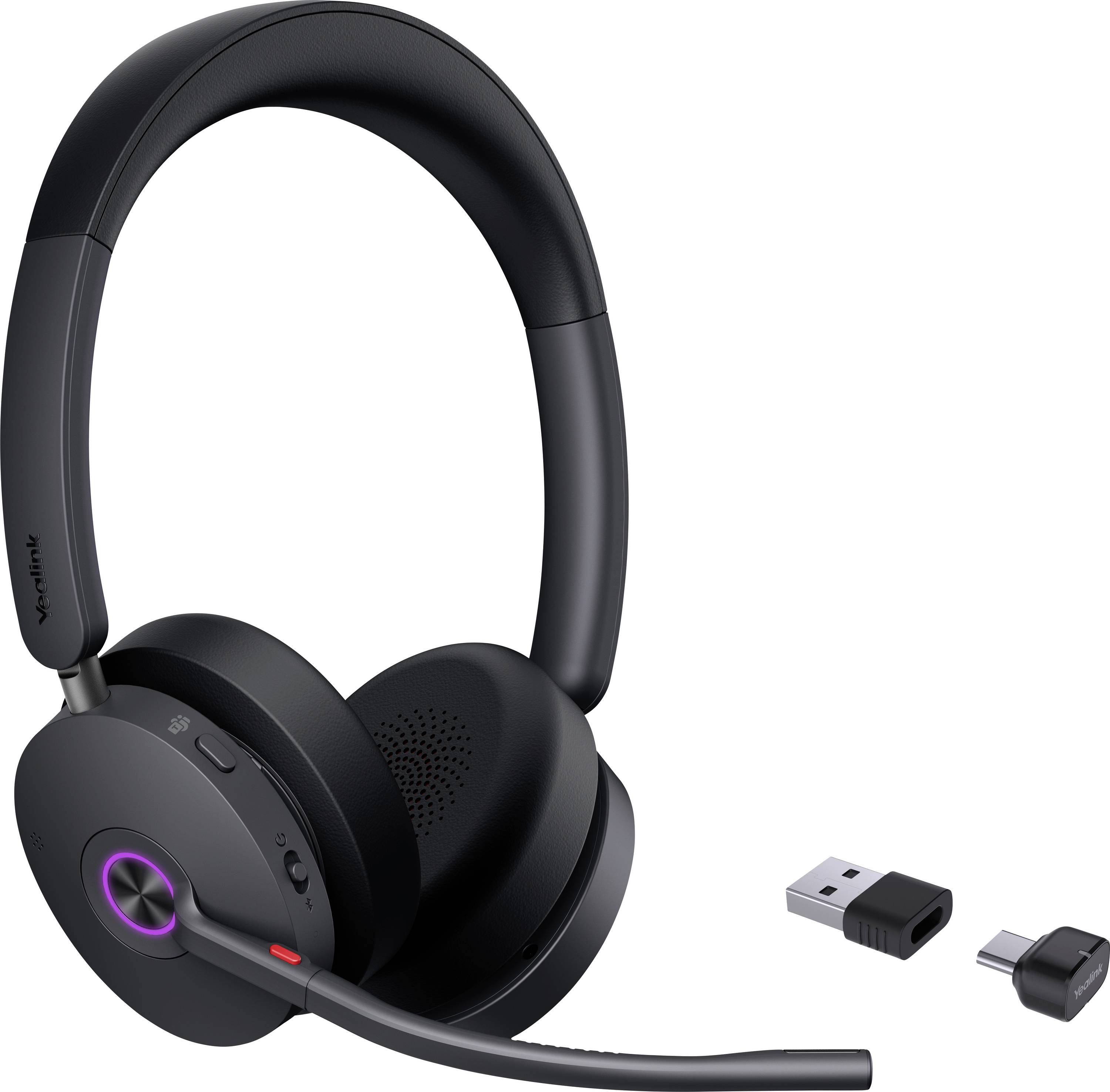 Un casque sans fil supra-auriculaire noir avec un microphone perché, accompagné d'adaptateurs USB pour la connectivité.