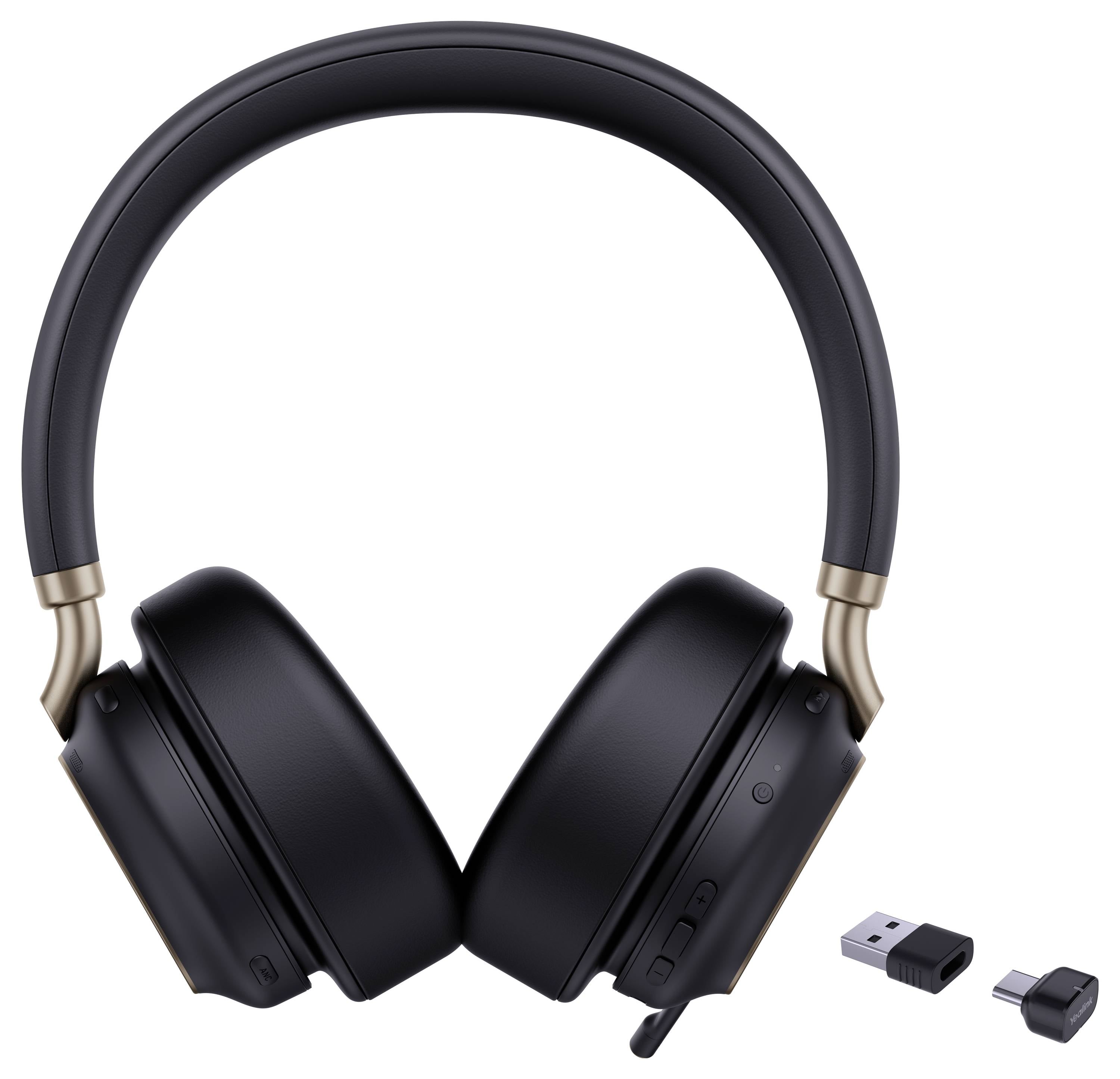 Casque audio supra-auriculaire sans fil noir avec des détails dorés, accompagné d'un petit dongle USB et d'un adaptateur USB-C, sur un fond blanc.