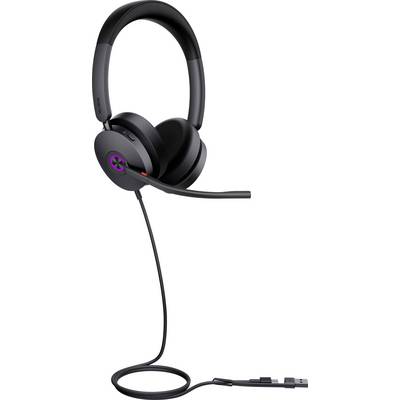Un casque filaire noir avec un microphone attaché. Le casque dispose d'un logo violet sur l'écouteur et d'une commande en ligne sur le câble.